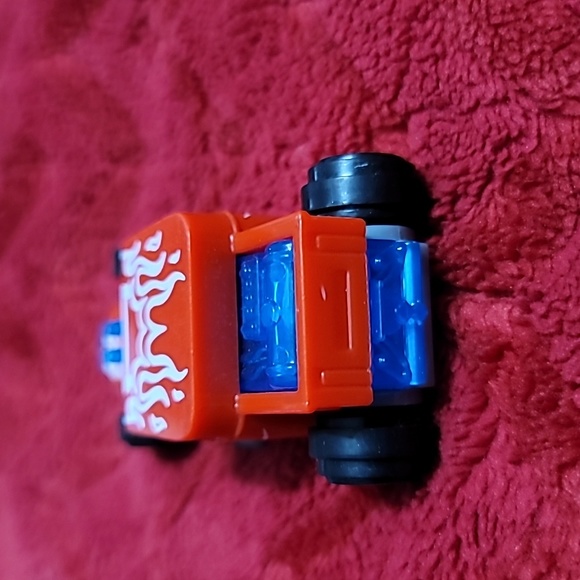 2015 Hot Wheels Bone Shaker Red Blue Plastic Body Toy - Picture 3 of 5